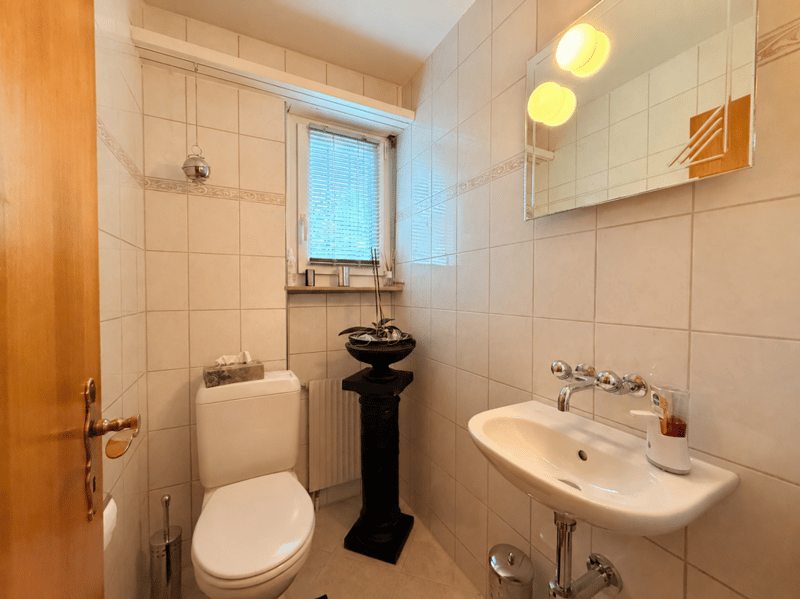 Ein Zuhause mit Charme und wunderschönem Garten in Duggingen (13)