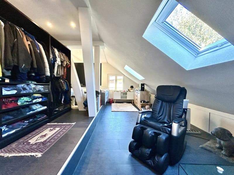 Kernsanierte 4.5-Zimmer-Maisonettewohnung mit Bergsicht! (3)