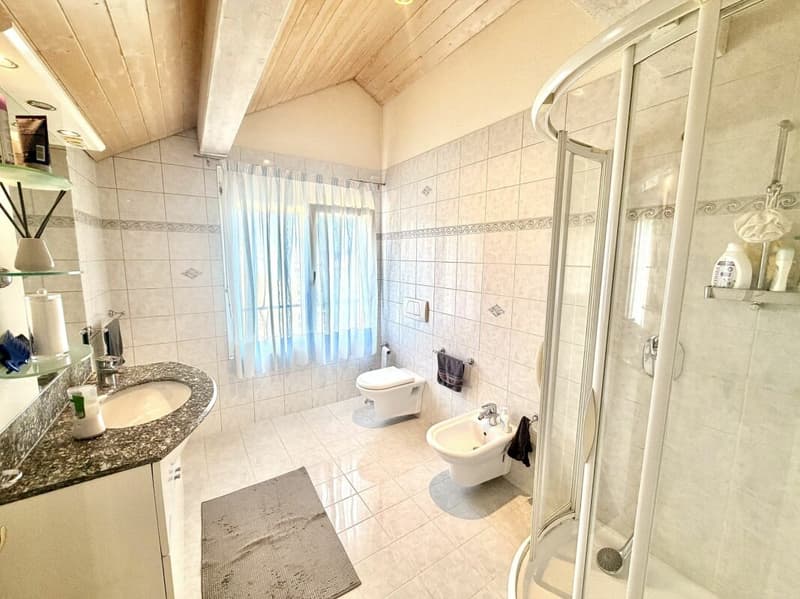Grosszügiges 7.5-Zimmer Doppel-Einfamilienhaus in Bellach! (9)