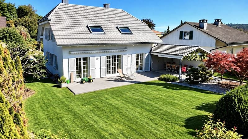 Charmantes Einfamilienhaus mit grosszügigem Garten (3)