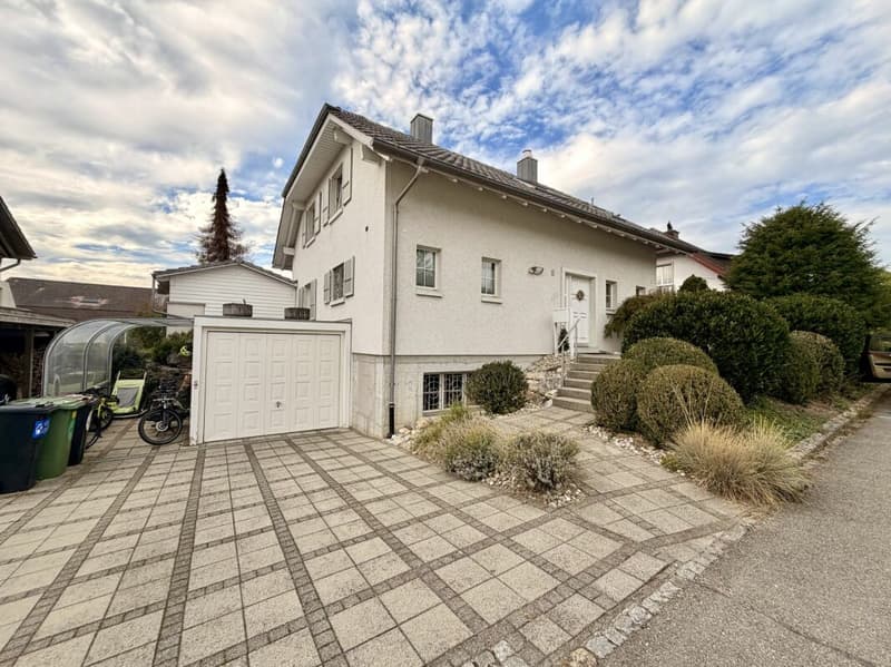 Charmantes Einfamilienhaus mit grosszügigem Garten (4)