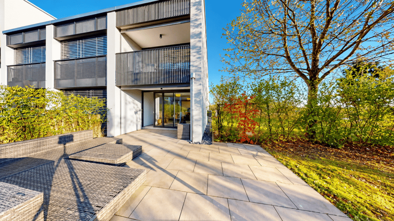 Wohnen mit Weitblick! 4.5 Zimmer Eckhaus mit Garten und Innenhof (2)
