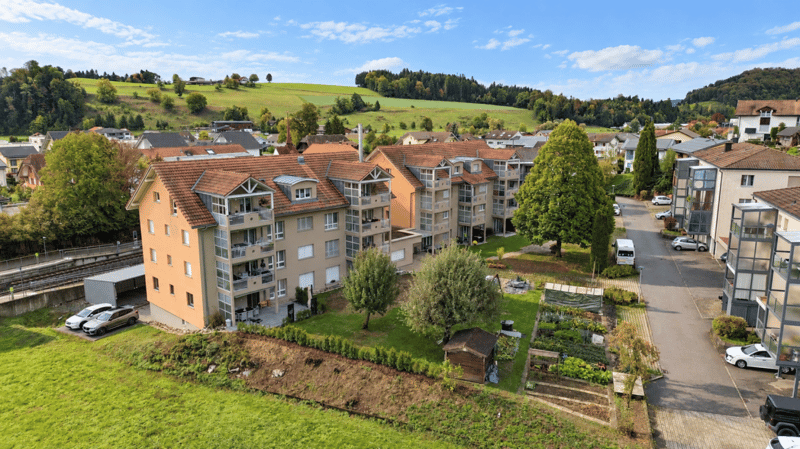 3.5 Zimmer Gartenwohnung mit sonnigem Sitzplatz und Blick ins Grüne (1)