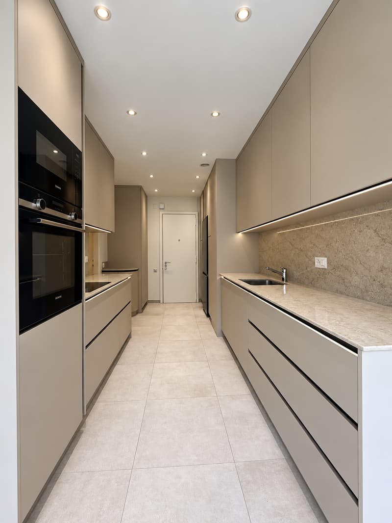 RARE: spacieux appartement de 4.5 pièces avec terrasse et piscine/ unique 2 bedroom unit (4)