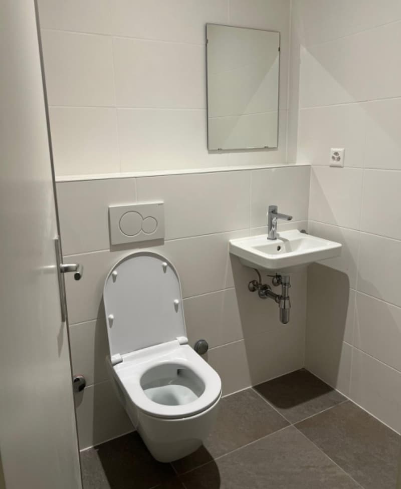 Appartement de 4 pièces rénové au 5ème étage avec vue (9)