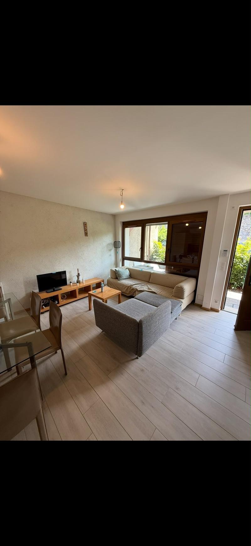 Appartement avec terasse de 4 pièces lumineux à Perly (2)