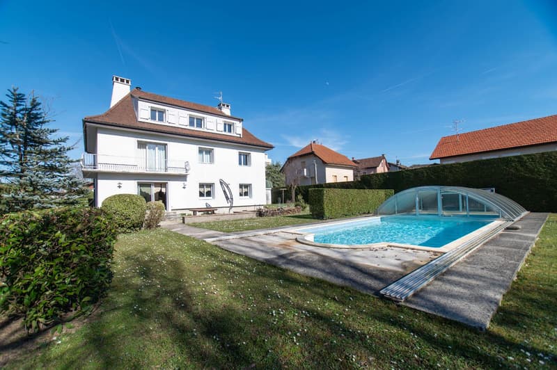 Superbe villa avec piscine et terrain constructible aux portes de Genève (2)