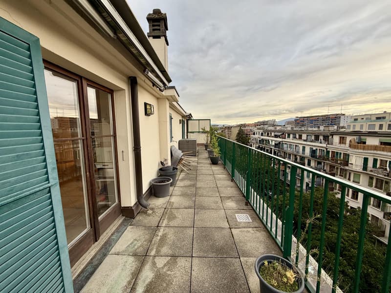 Appartement 4,5 pièces en attique situé dans le quartier de Saint-Gervais. (1)