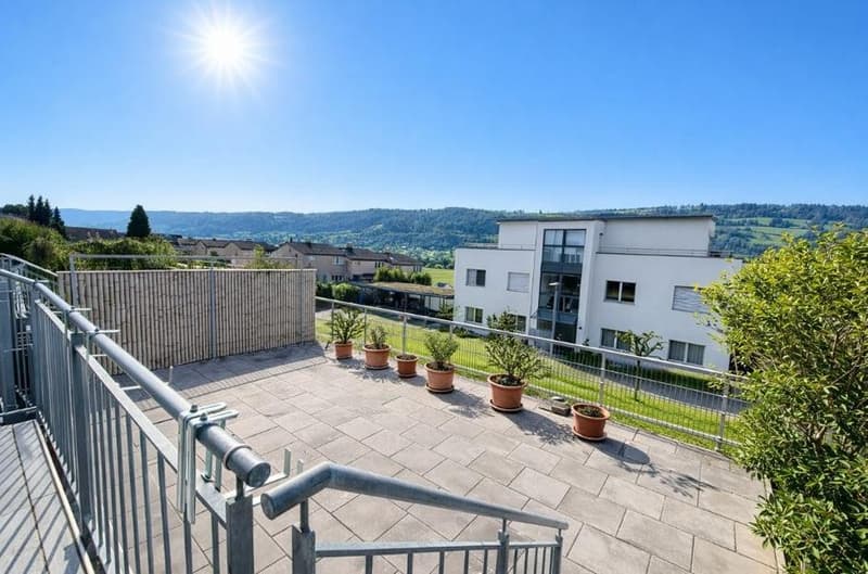 Viel Platz für die Familie: Modernes 5.5-Zimmer-Reihenhaus mit Bergblick in Belp (2)