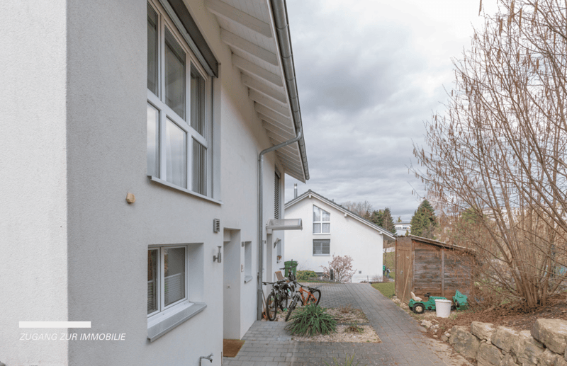 Charmantes 5.5-Zimmer-Doppeleinfamilienhaus in Lyss (4)