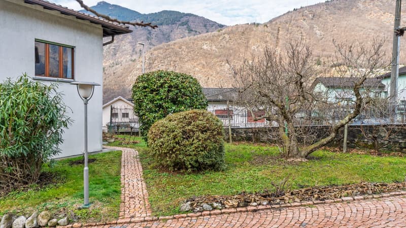 Ampia Casa con Giardino a Roveredo (8)