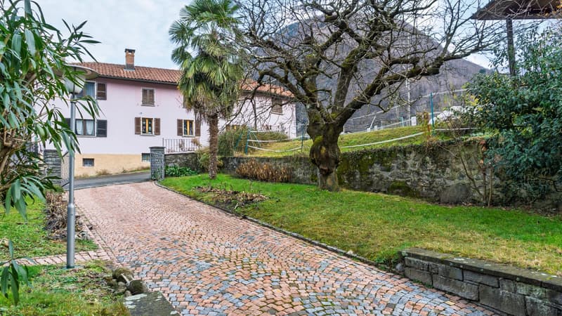 Ampia Casa con Giardino a Roveredo (5)