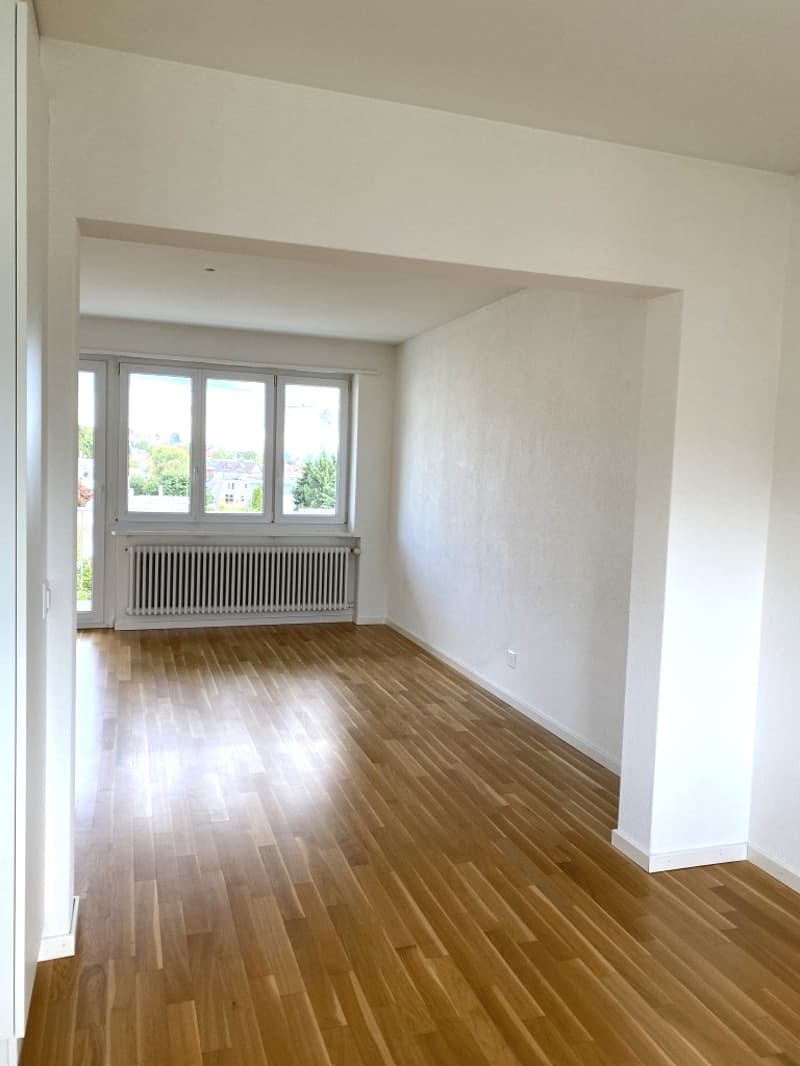 Charmante 3.5-Zimmer-Wohnung mit Balkon in Niederrohrdorf (2)