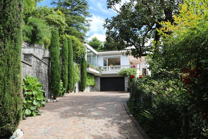 Villa panoramica con vista Lago di Lugano e piscina (13)