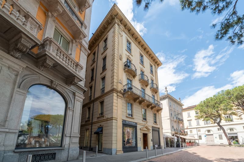 Piazza Rezzonico – Prestigiosa proprietà con vista lago nel centro storico di Lugano (15)