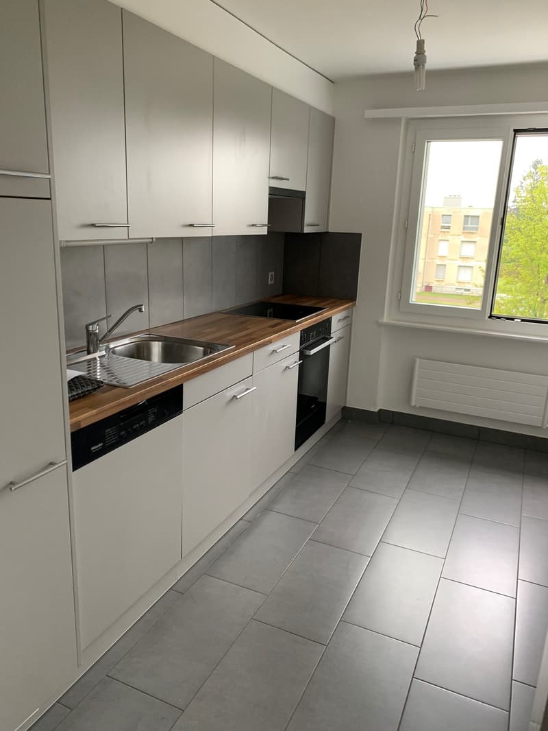 Très bel Appartement 3 pièces lumineux avec balcon à Hauterive NE (1)