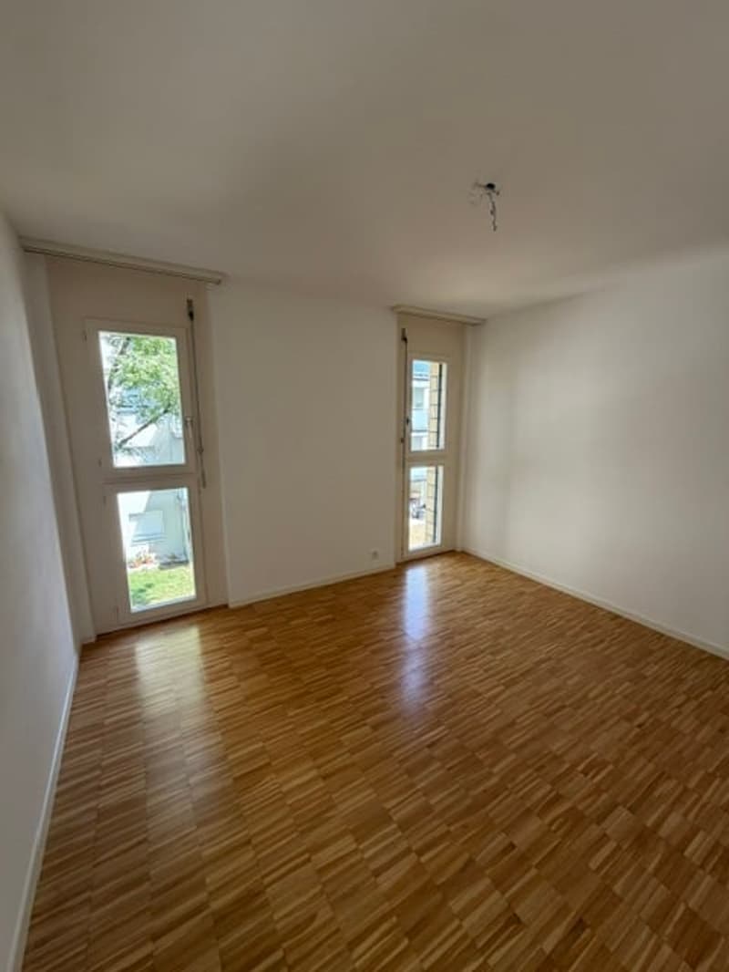 Appartement 4.5 pièces rénové avec balcon à CRESSIER (12)