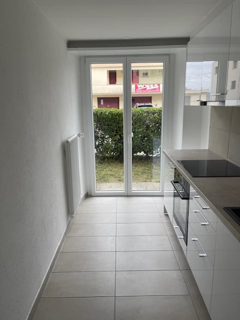 Beau 2pces rénové avec espace extérieur à La Neuveville (3)