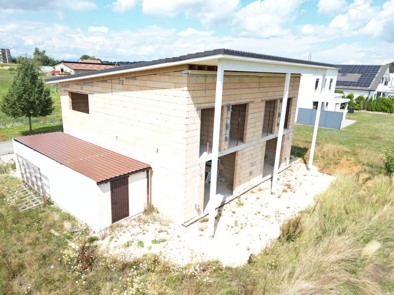Construisez votre vision   Deux maisons à terminer dans un écrin de verdure (6)