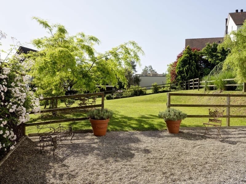Landhausjuwel mit Charme, verwunschenem Garten und Ausnützungspotenzial (2)