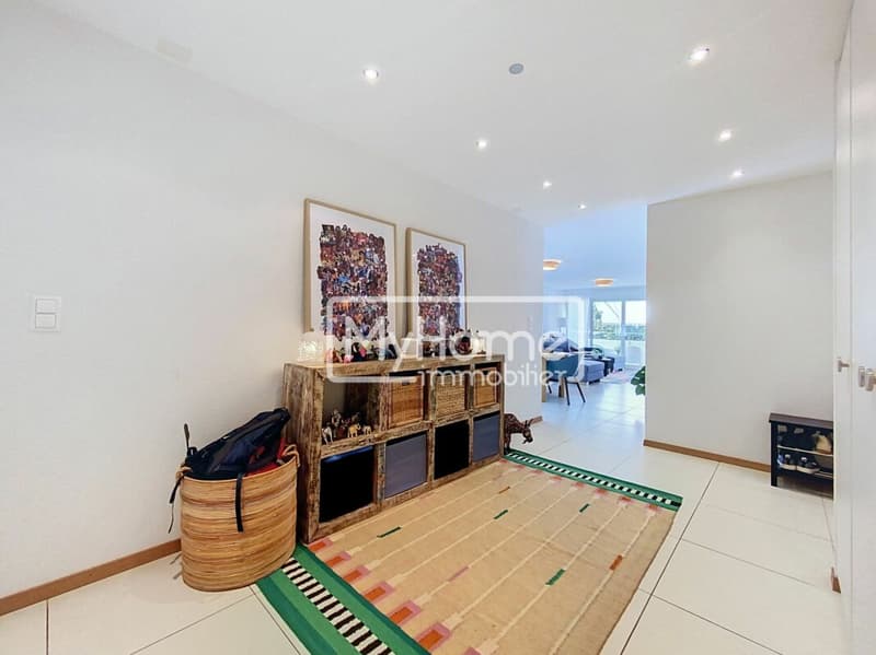Spacieux appartement de 4,5 pièces avec un grand balcon d'angle dans un environnement résidentiel recherché (3)