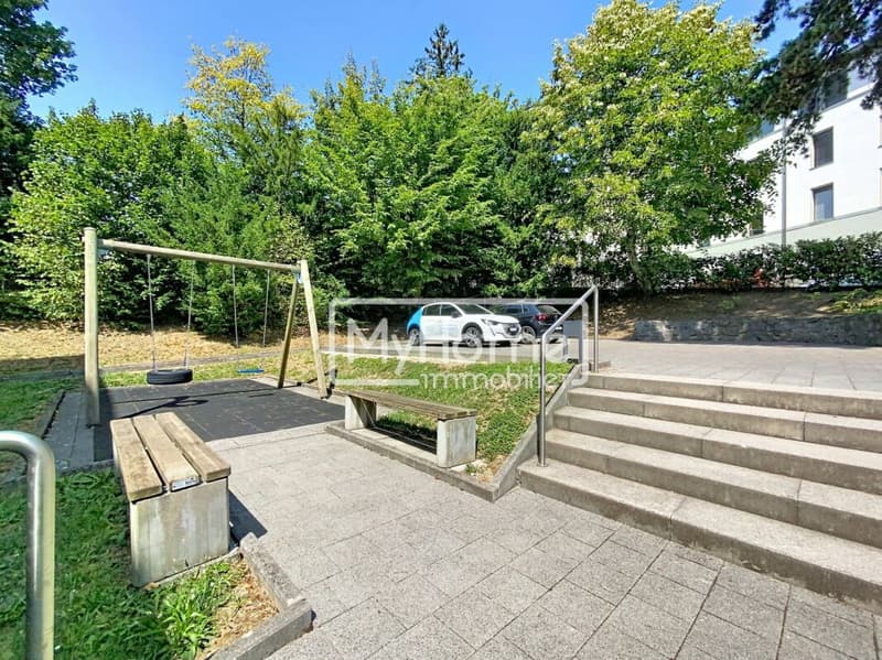 Spacieux appartement de 4,5 pièces avec un grand balcon d'angle dans un environnement résidentiel recherché (17)
