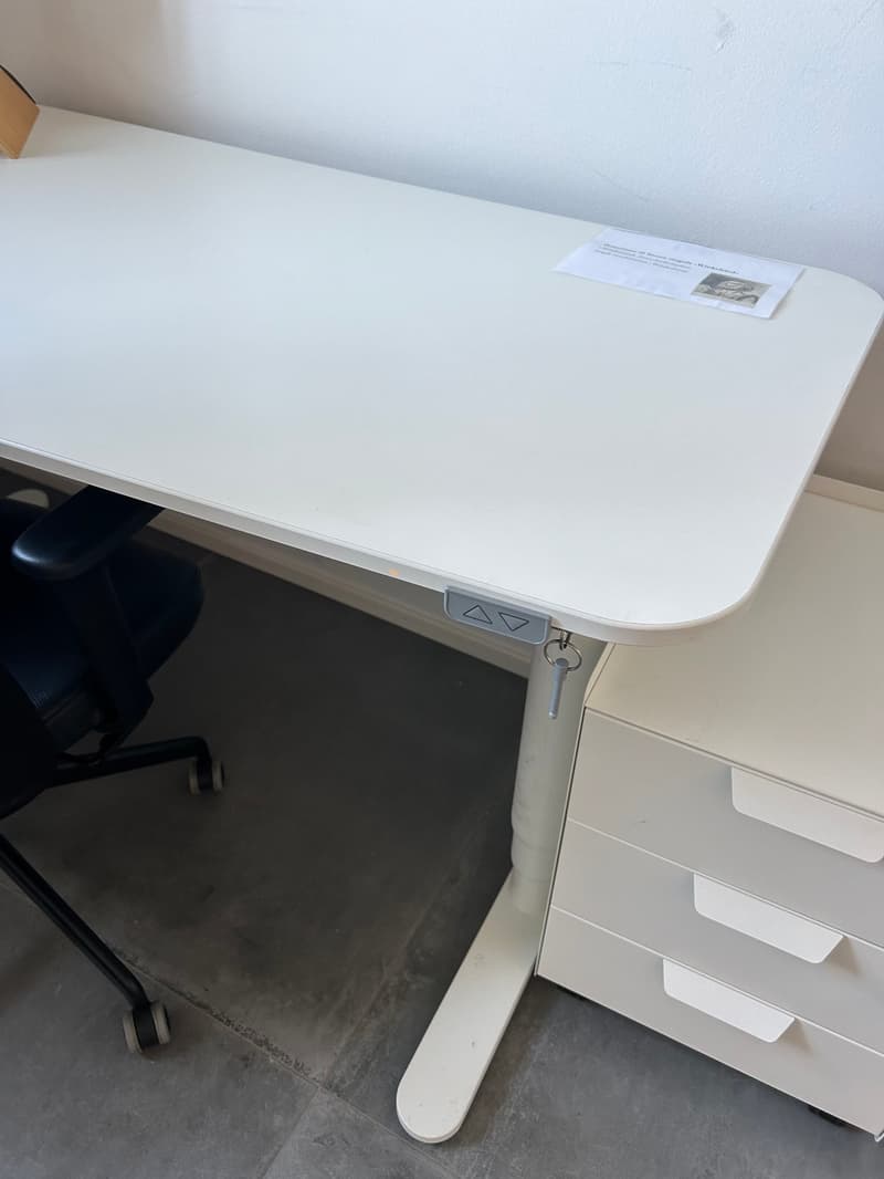 Postazione di lavoro singola completamente attrezzata in centro a Lugano (3)