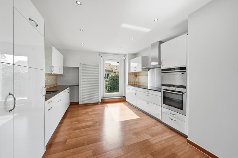 Maison villageoise de 7.5 pièces avec piscine au coeur de Gilly (2)