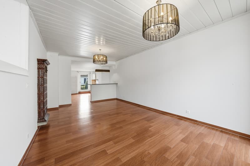 Maison villageoise de 7.5 pièces avec piscine au coeur de Gilly (5)