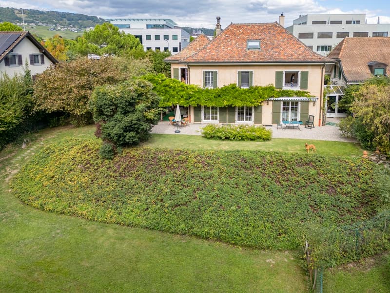 Individuelle de caractère avec grand jardin arboré (1)