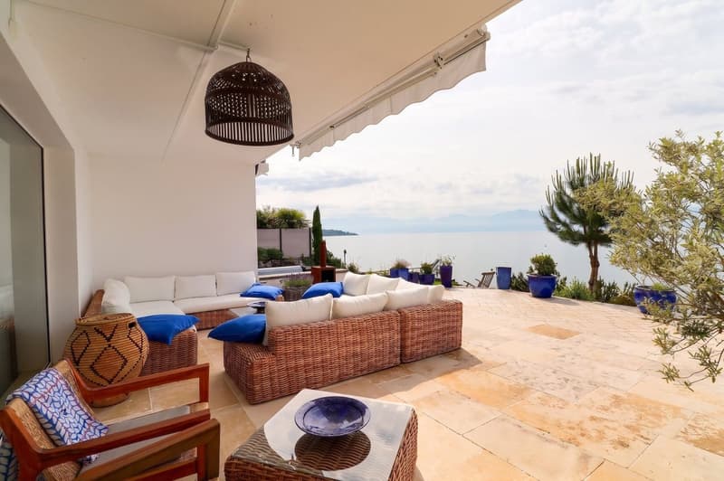 une partie de la terrasse.