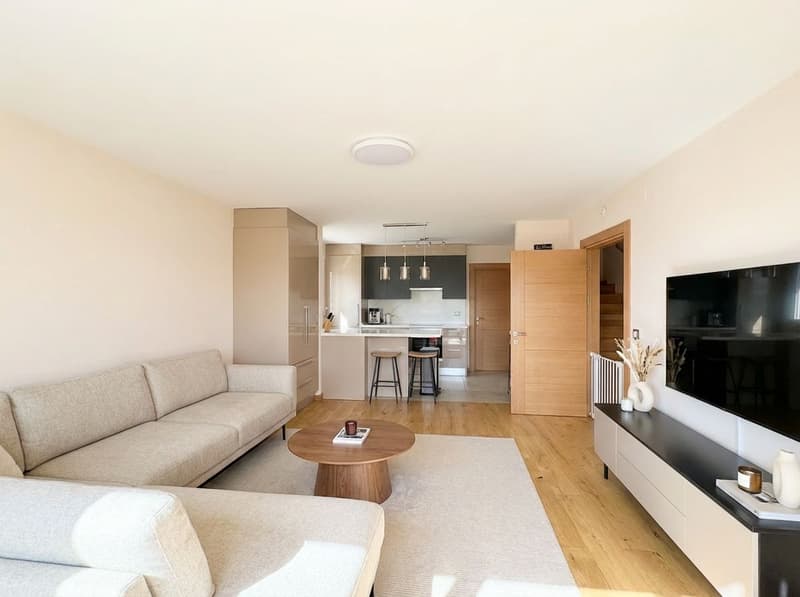 Studio à l'entrée de la maison avec son entrée personnelle.
