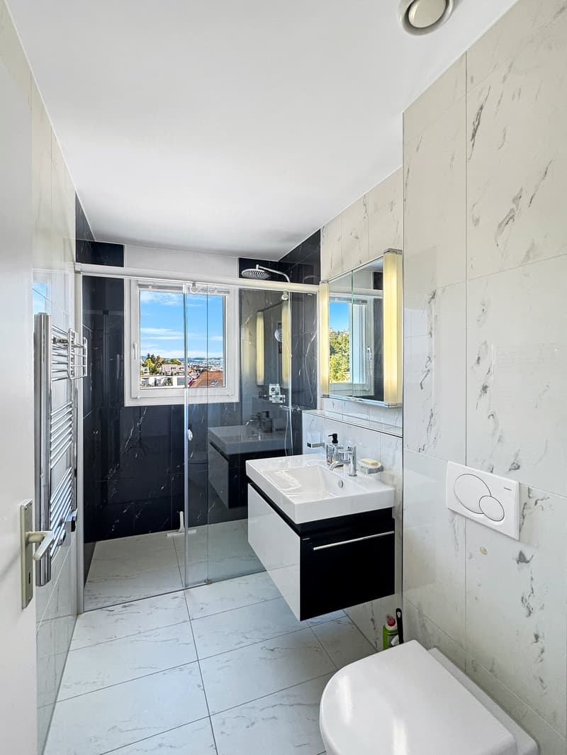 Neuwertige 4½-Zimmer-Wohnung mit Seeblick über den Zürichsee (8)