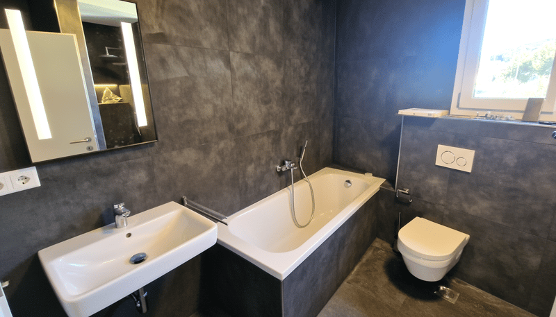 Bad mit Badewanne