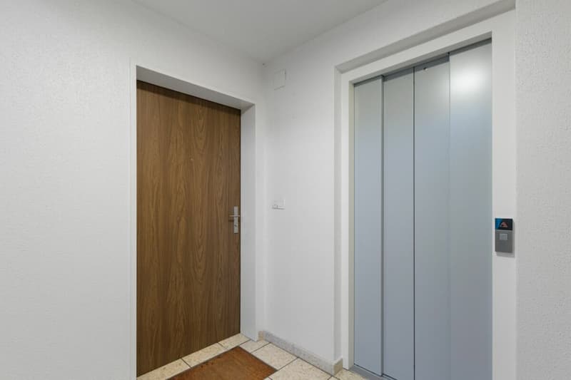 Klausweg 62 - Eingang/Lift