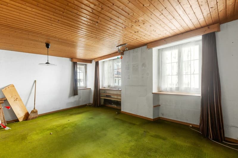 Sanierungsbedürftiges 6-Zimmer-Stadtreihenhaus mit Ausbaupotenzial (3)