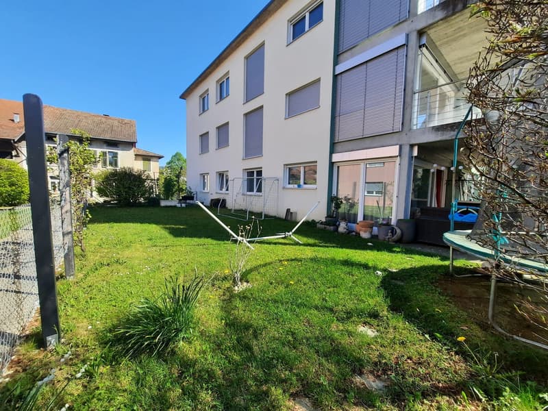 KOMFORTABEL UND GROSSZÜGIG MIT GROSSEM GARTEN WOHNEN (1)
