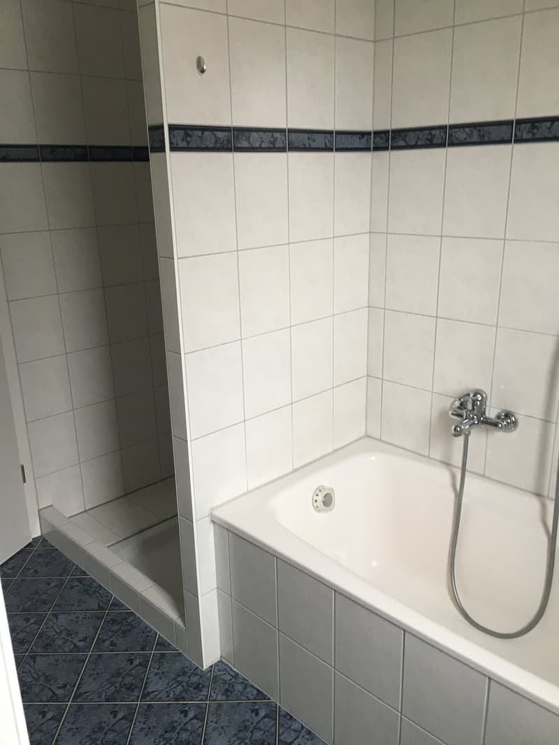 Helle 3.5-Zimmer-Dachwohnung mit Südbalkon & viel Charme (12)