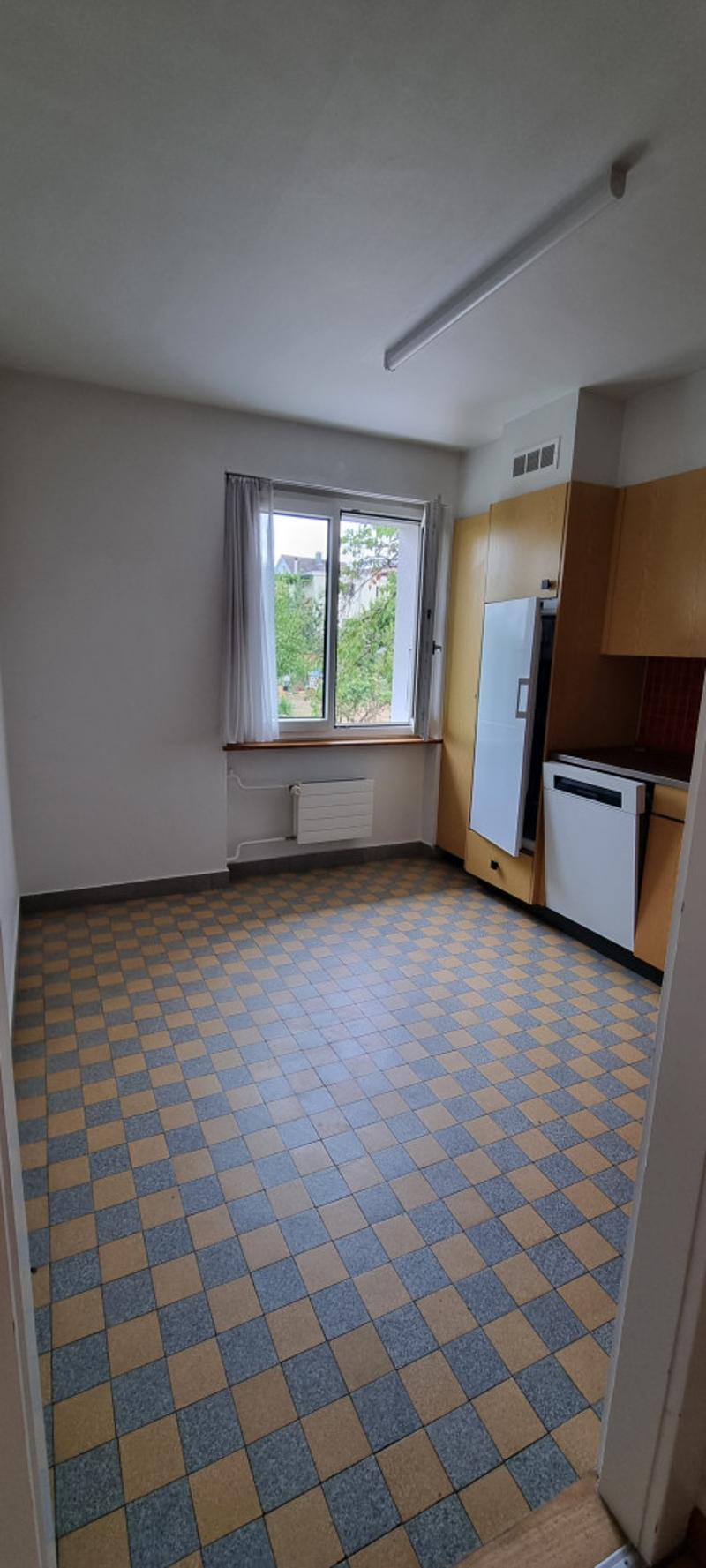 FAMILIENPARADIES IN GüMLIGEN: GROSSES GRUNDSTüCK, HELLE RäUME, RUHE. (2)