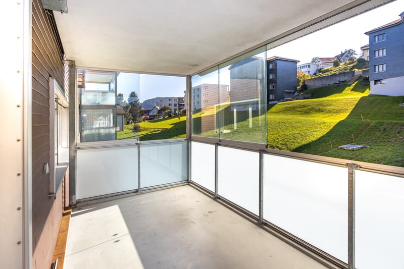 sonniger Balkon (verglast)