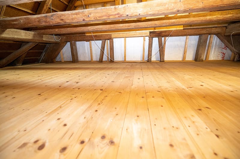 Dachstock (nur für diese Wohnung)