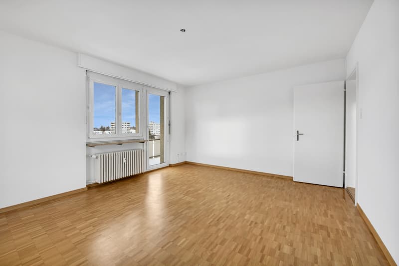 Wohnzimmer mit Balkon