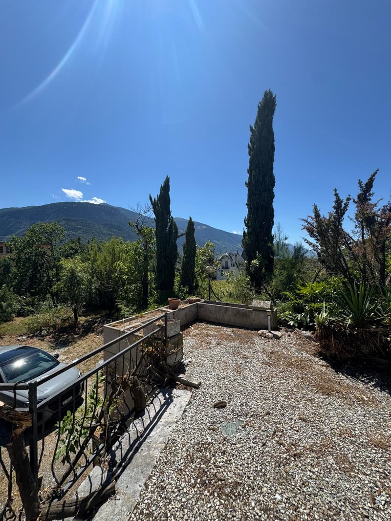Villa avec terrain à bâtir et grange – Quartier Plantzette, Sierre (37)
