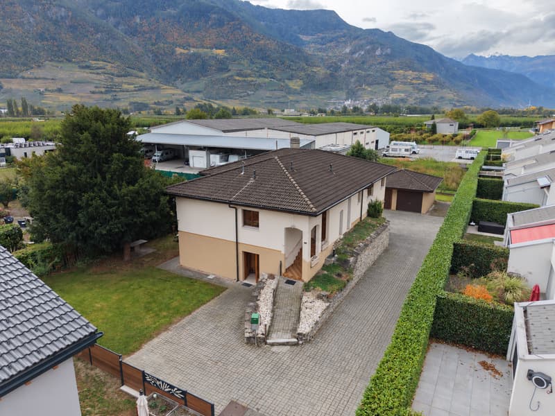 Villa à Saillon – beaux volumes et potentiel de modernisation (1)