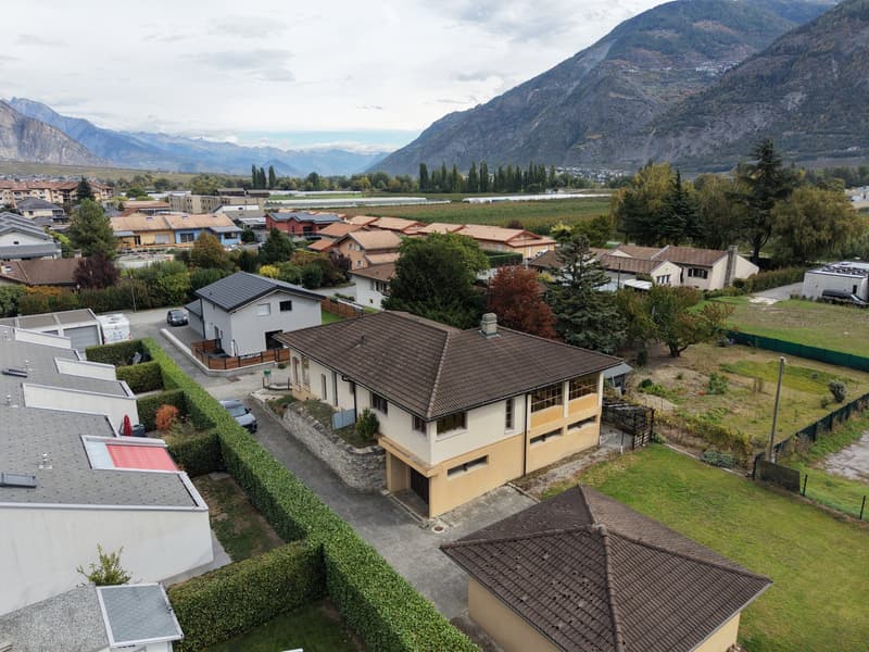 Villa à Saillon – beaux volumes et potentiel de modernisation (2)