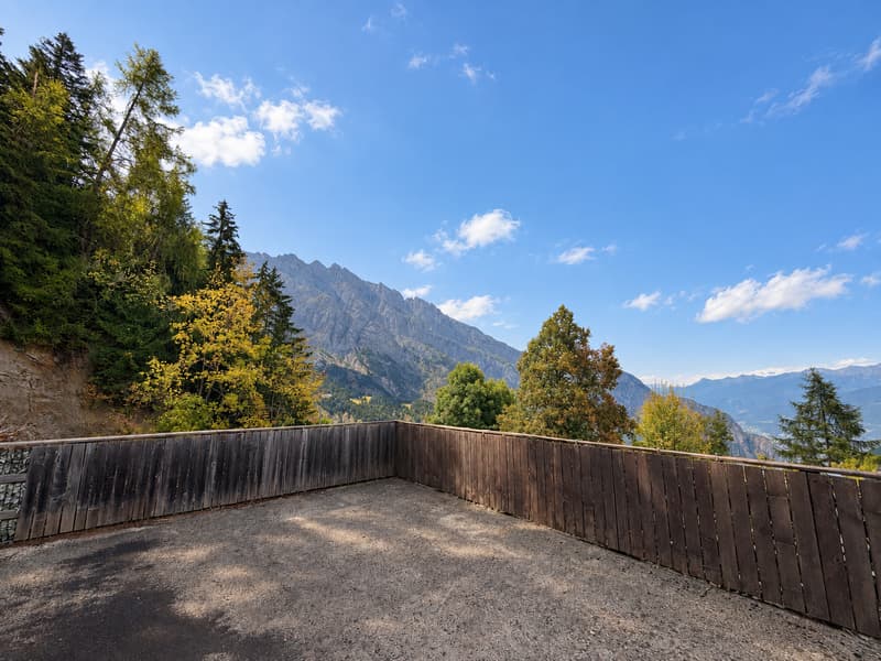 Chalet chaleureux de 4,5 pièces avec vue et garage à Chamoson (8)