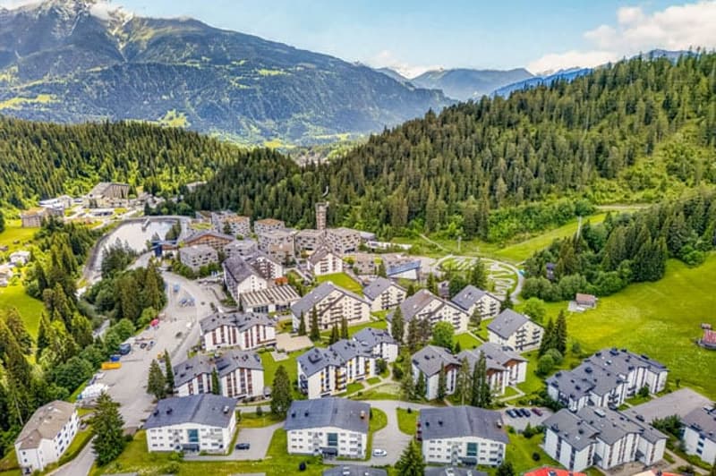 Die exklusive Traumwohnung an bester Lage mit Ski-in und Ski-out in Laax Murschetg (3)