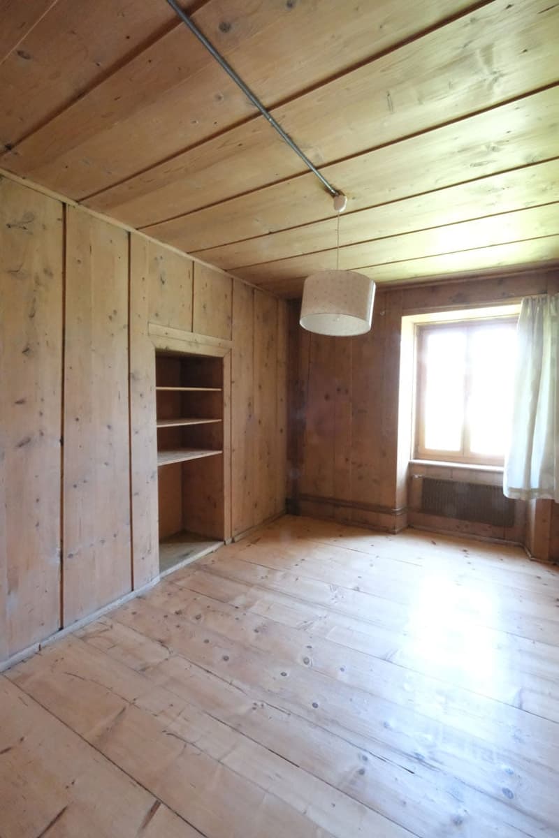 Das grosse Dreifamilienhaus in Schluein bei Ilanz/Glion (5)
