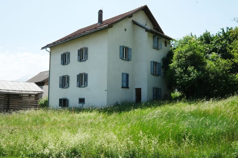Das grosse Dreifamilienhaus in Schluein bei Ilanz/Glion (2)