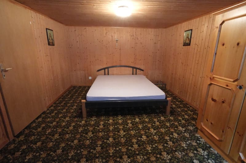 Das grosse Wohnhaus mit Stall in Schluein bei Ilanz/Glion (9)
